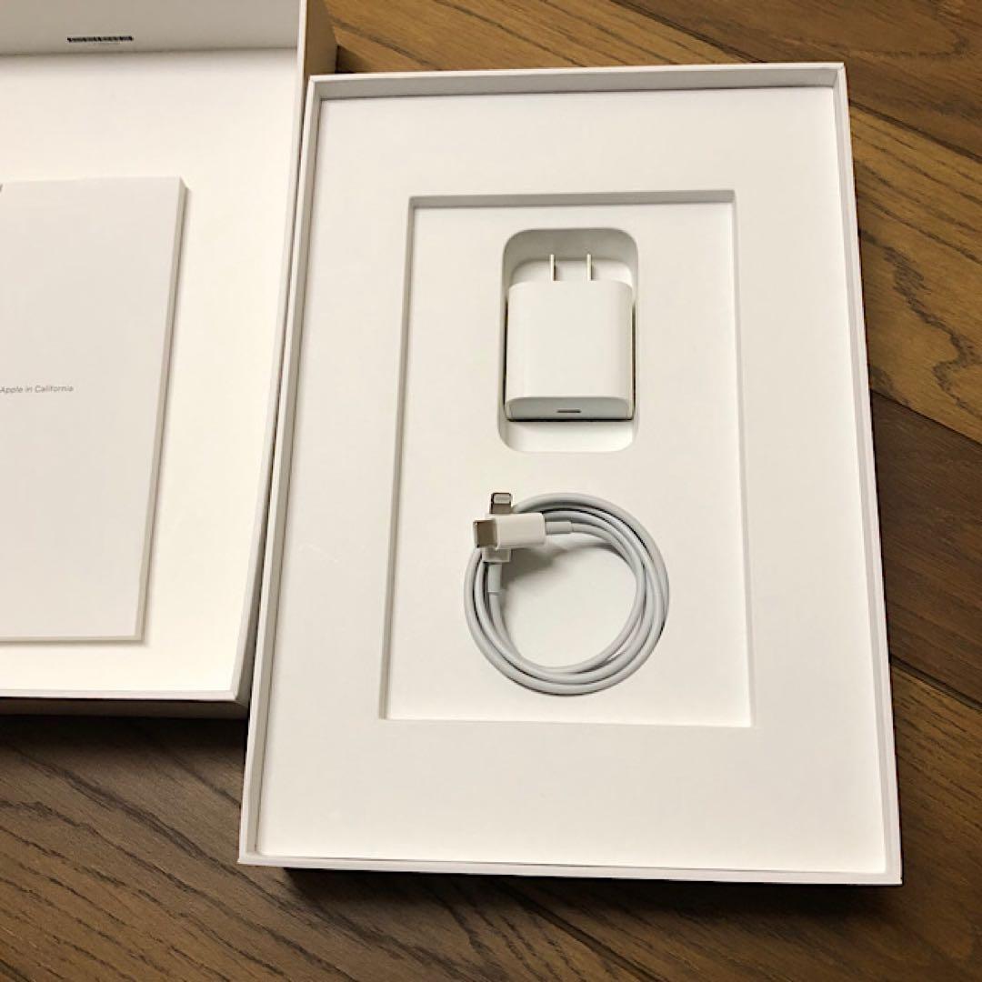 Apple iPad 第9世代 10.2インチ 本体　シルバー