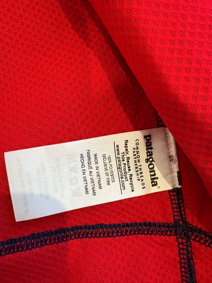 patagonia フリースベスト ネイビー/レッド