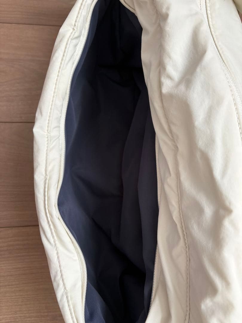 Marmot ETRE TOKYO PERTEXパディングショルダーバック