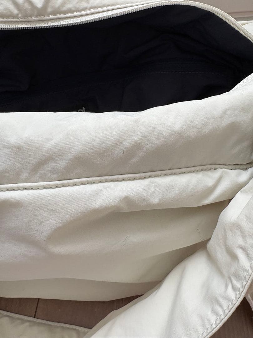 Marmot ETRE TOKYO PERTEXパディングショルダーバック