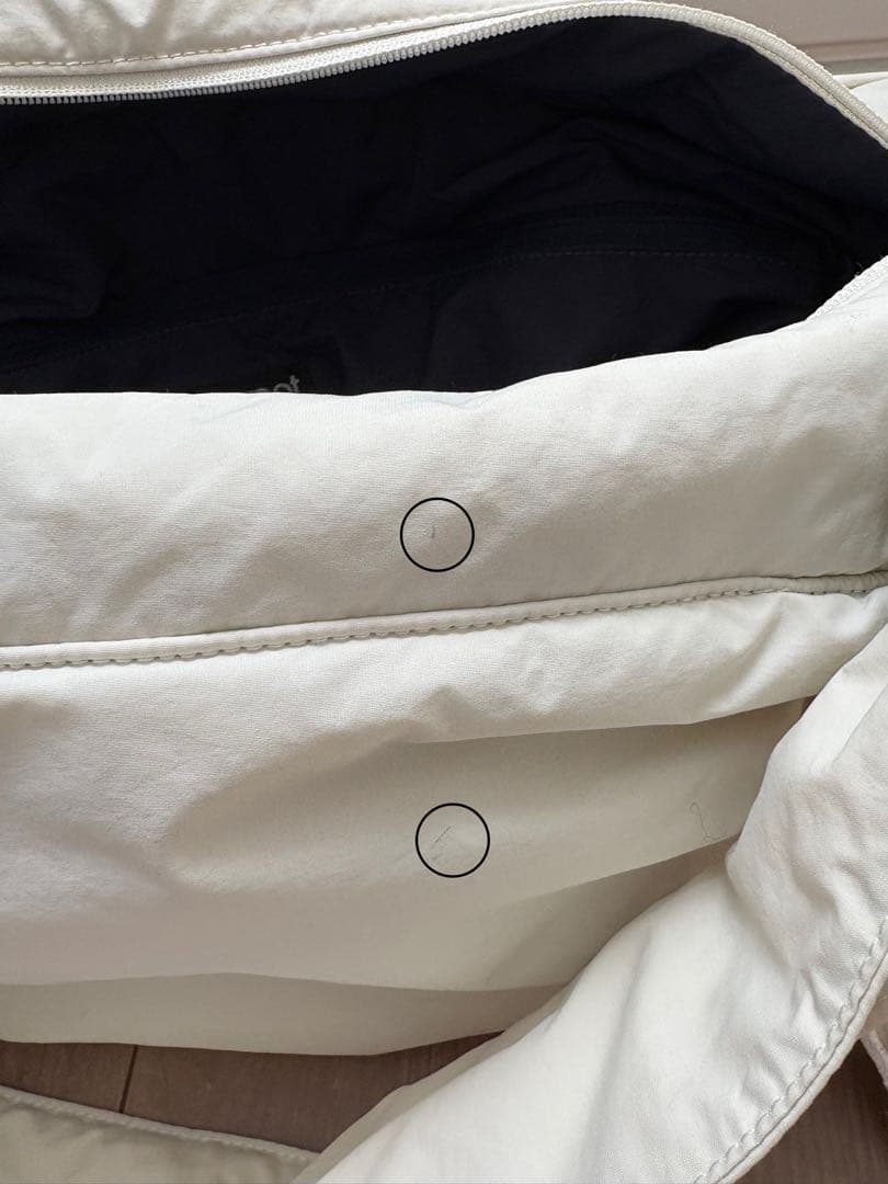 Marmot ETRE TOKYO PERTEXパディングショルダーバック