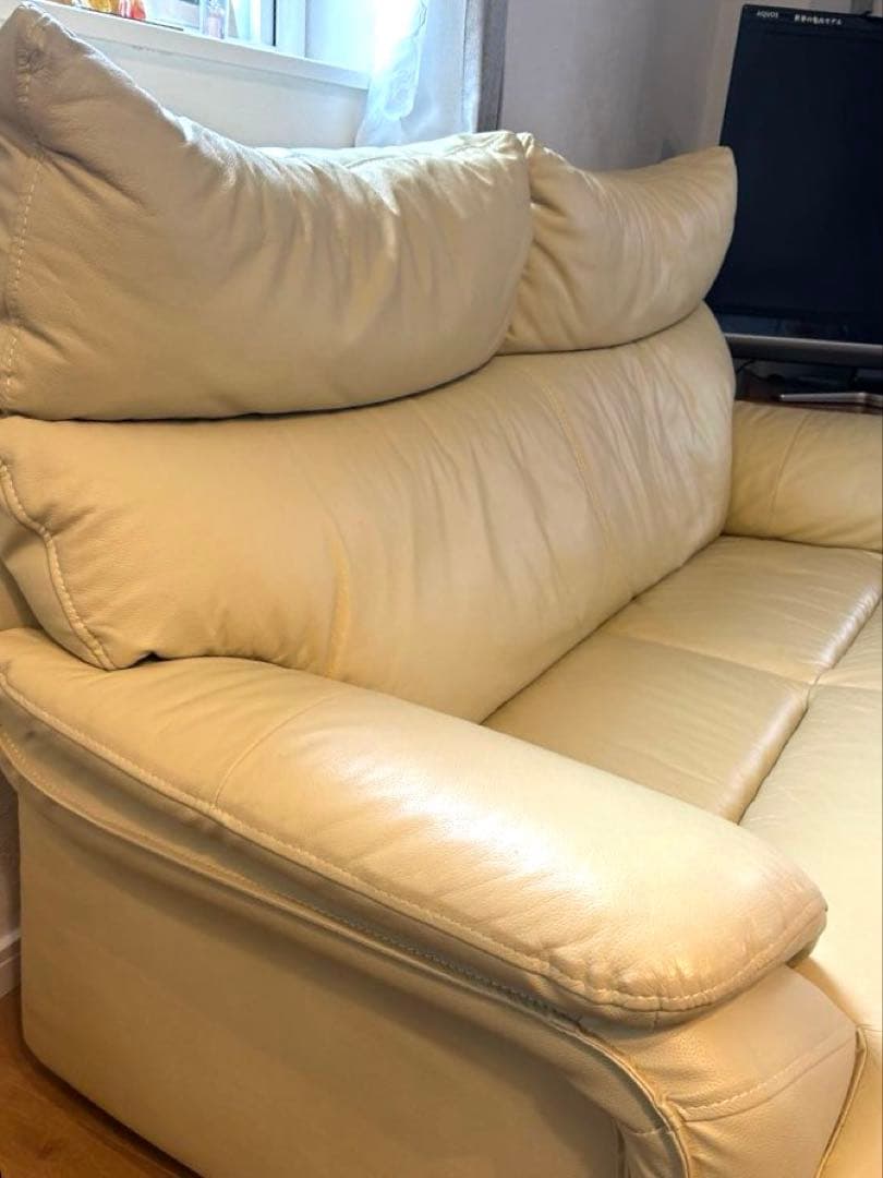 【本革】ゆったり2人掛けソファ（クリーム色・木製脚付き）