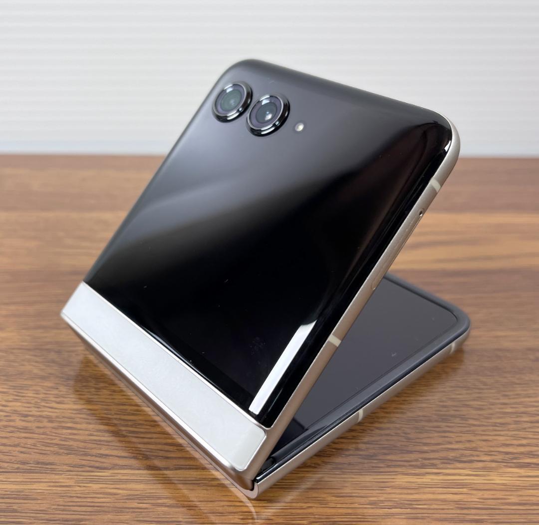 新品同様品 Motorola razr 50d 2026-02-09