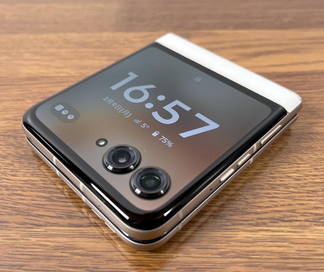 新品同様品 Motorola razr 50d 2026-02-09