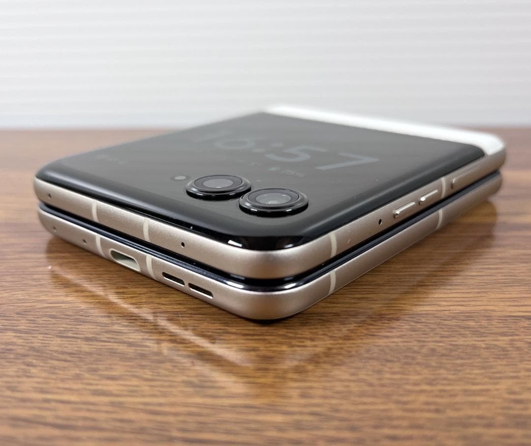 新品同様品 Motorola razr 50d 2026-02-09