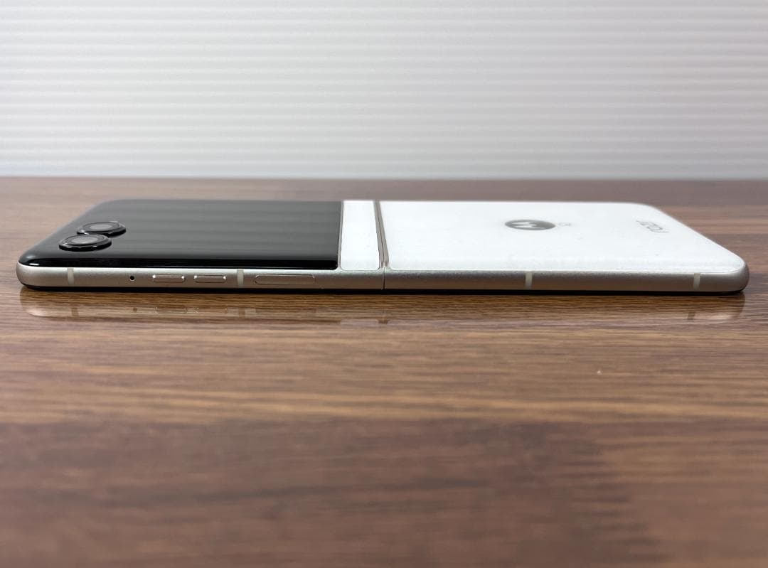 新品同様品 Motorola razr 50d 2026-02-09