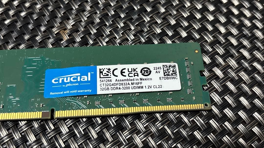 DDR4 メモリ Crucial 16GB+32GB