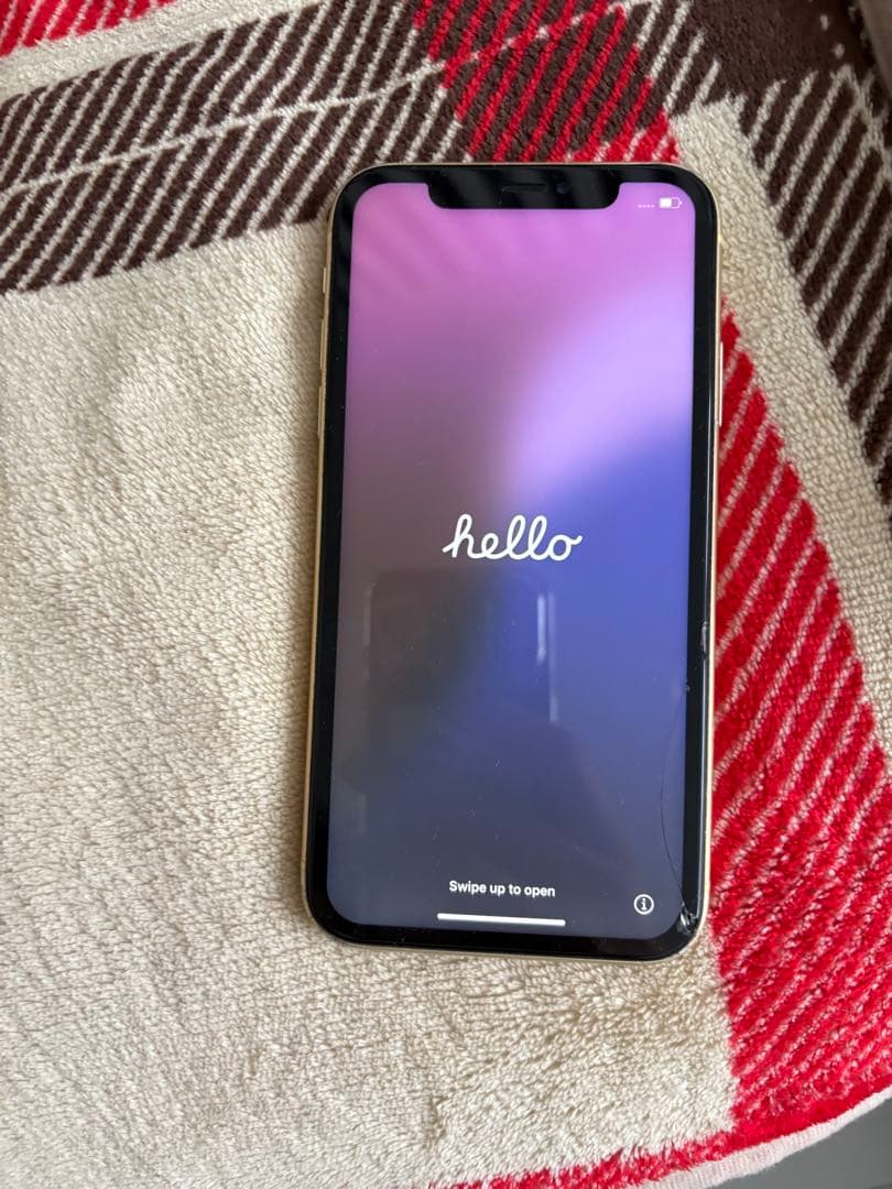 Apple iPhone XR イエロー 画面にひびあり