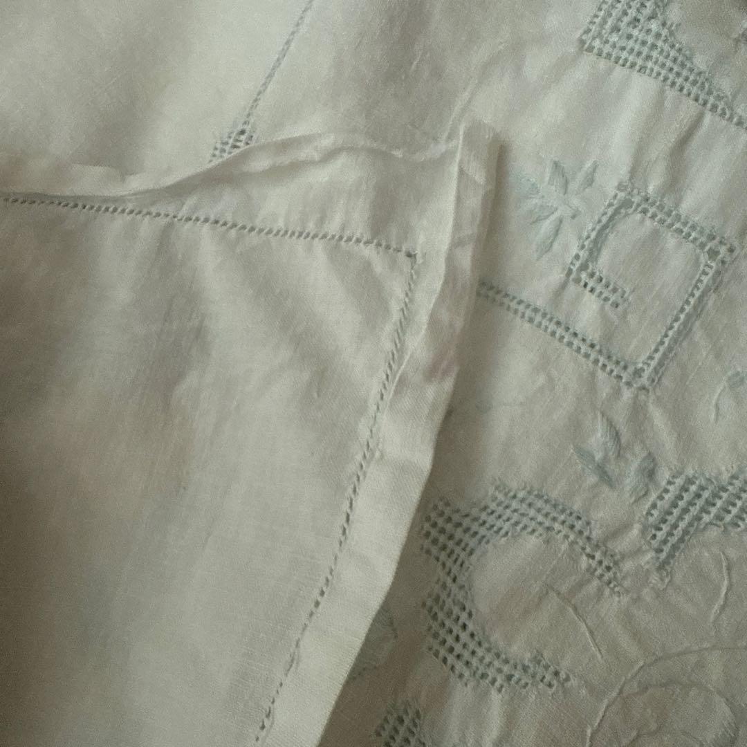 SALE❣️フランスアンティークஐ⋆* 淡ブルーの花刺繍のベッドカバー