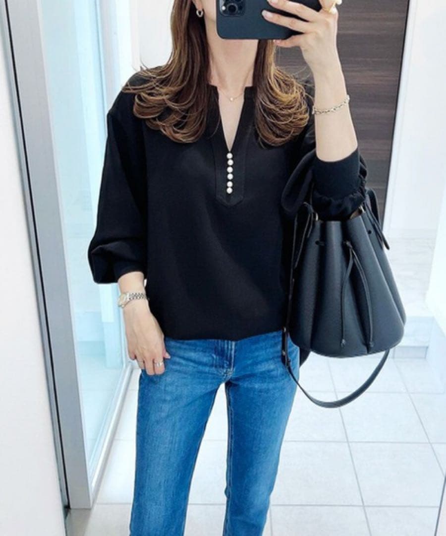 新品タグ付⭐️エマテイラー❤️パール釦キーネックロングスリーブブラウス 黒