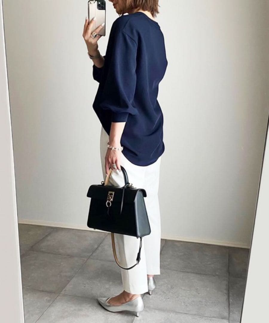 新品タグ付⭐️エマテイラー❤️パール釦キーネックロングスリーブブラウス 黒