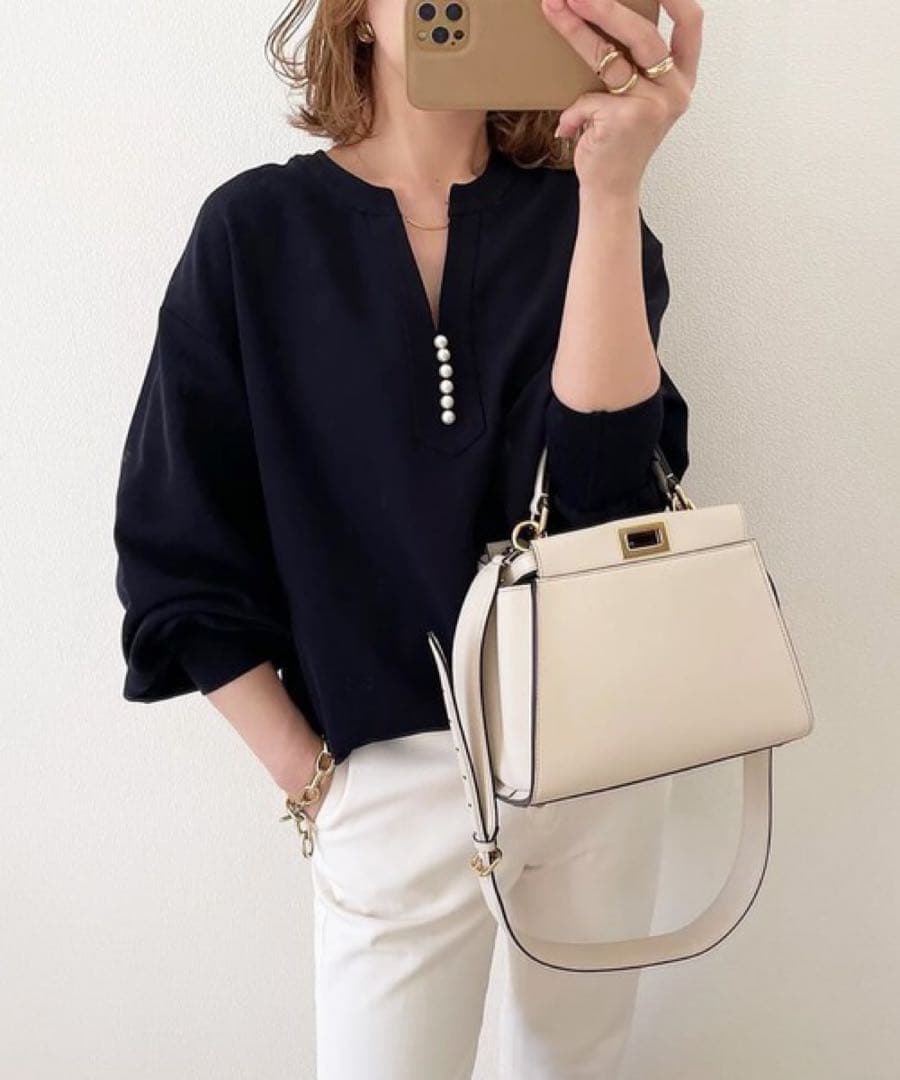 新品タグ付⭐️エマテイラー❤️パール釦キーネックロングスリーブブラウス 黒