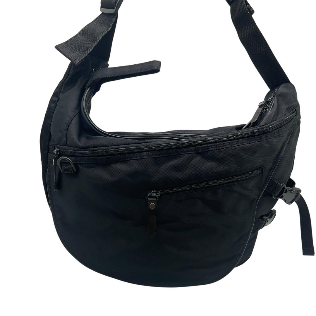 美品 オニツカタイガー メッセンジャーバッグ クロスボディバッグ ナイロン 黒