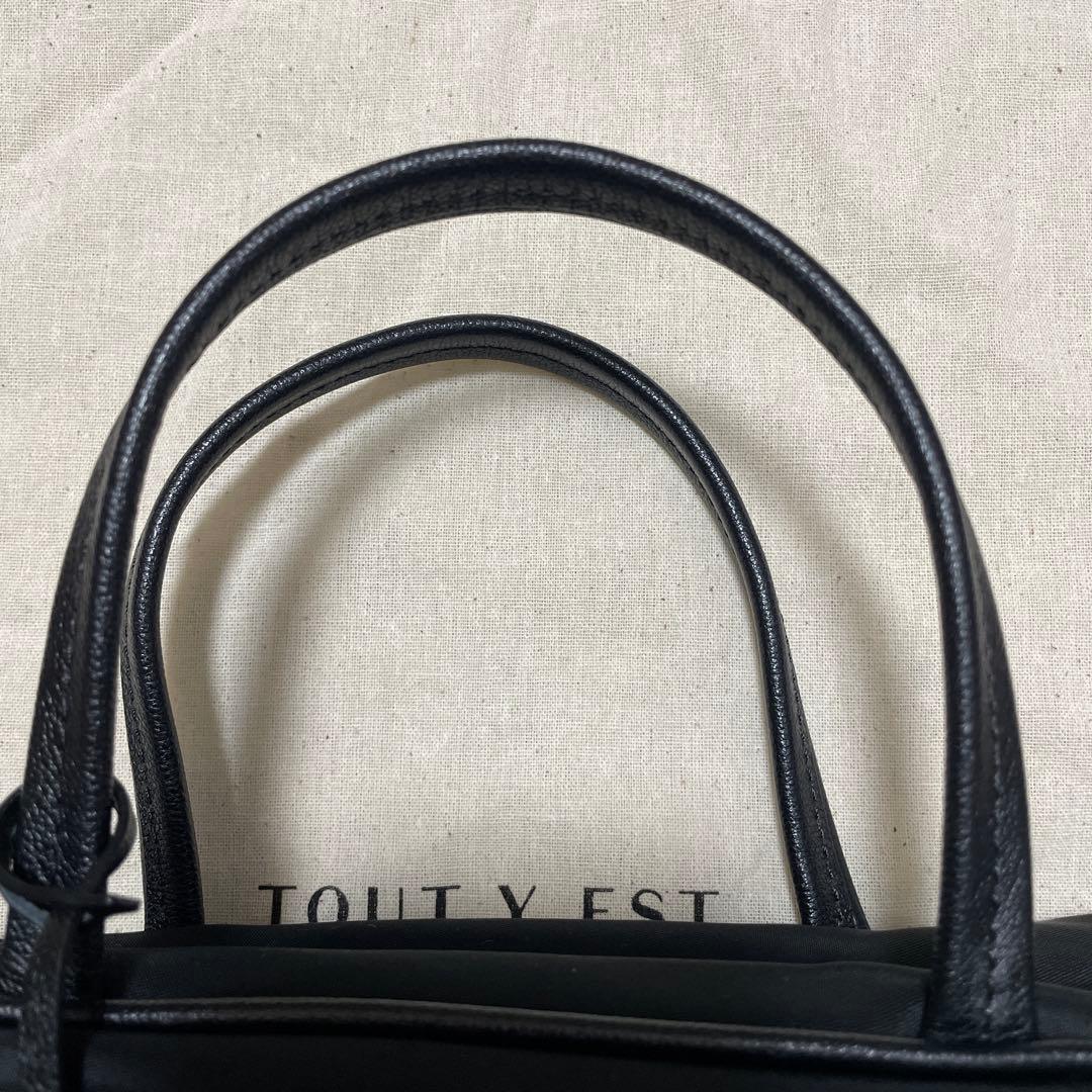日曜日までの限定値下げ‼️ トゥティエ　ナイロンスモールバッグ　クロ