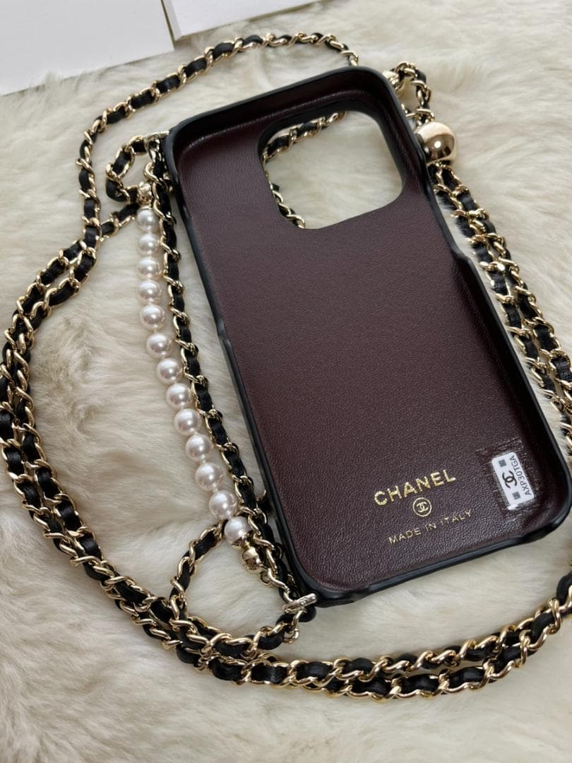 新品未使用 ★CHANEL★チェーン クラッチ iPhone 15Pro ケース