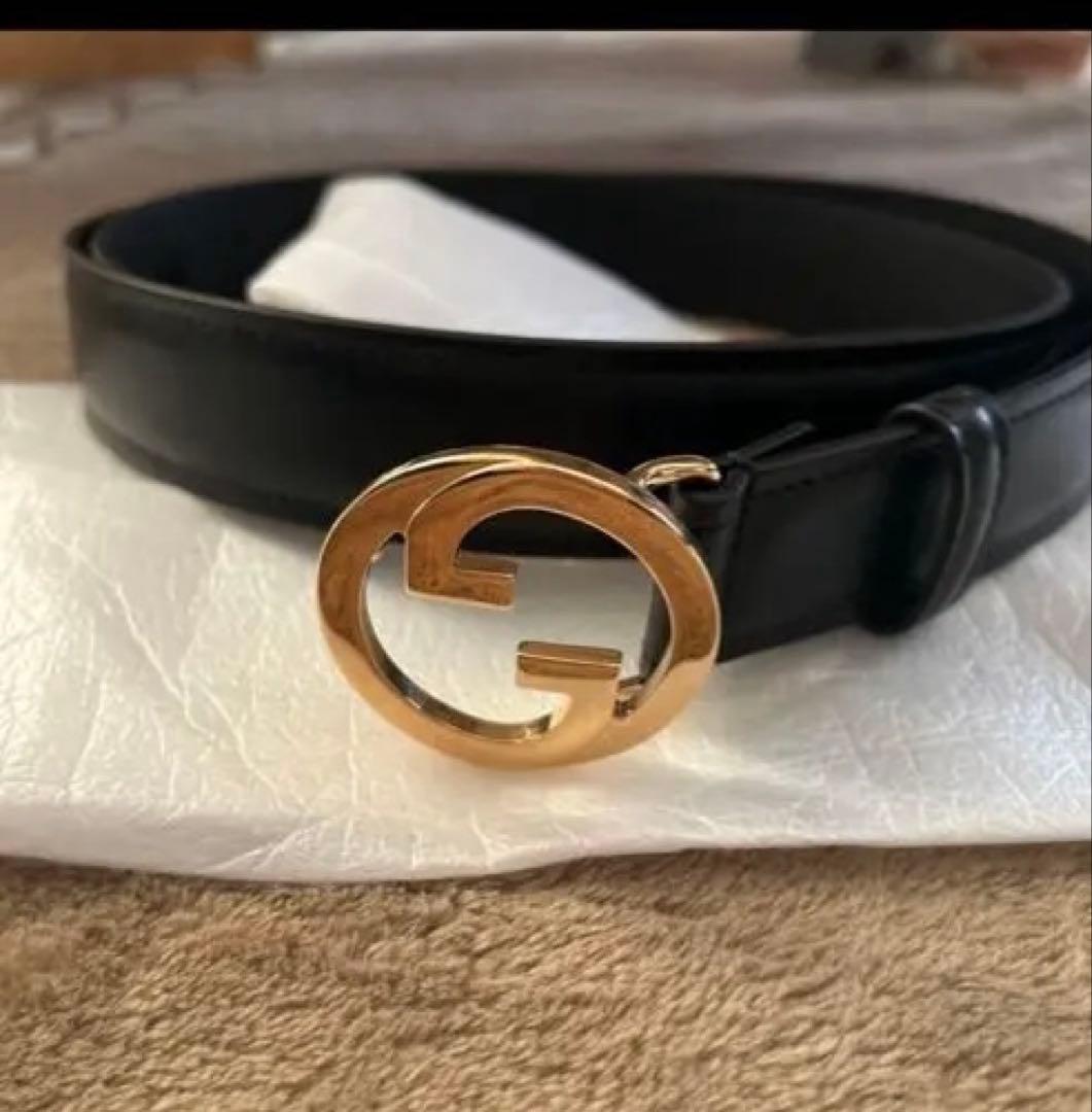 GUCCI ブラックレザーベルト Gロゴ