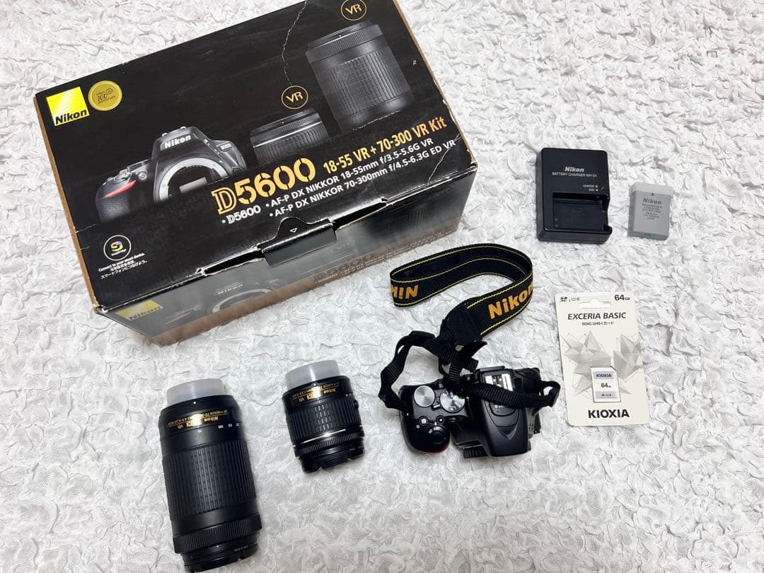 Nikon D5600 ダブルレンズキット　デジタル一眼レフ