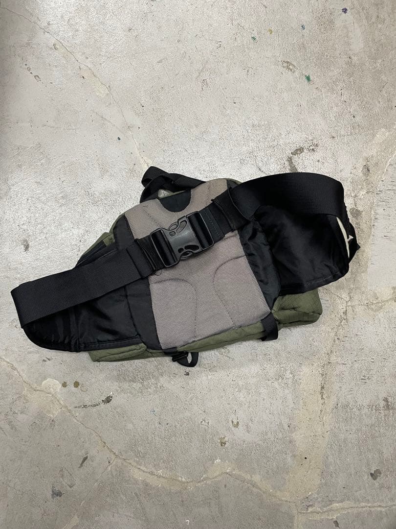 90s NIKE ACG ショルダーバック　ウエストポーチ　カーキ　y2k 刺繍