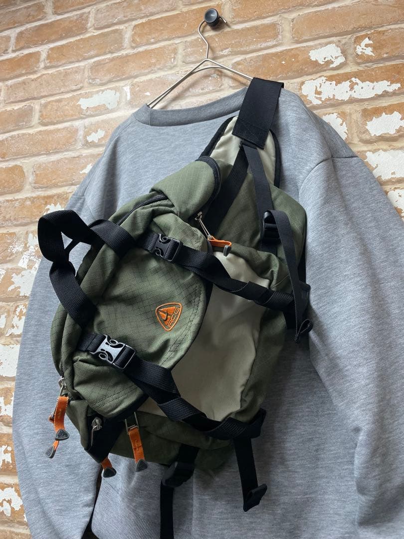 90s NIKE ACG ショルダーバック　ウエストポーチ　カーキ　y2k 刺繍