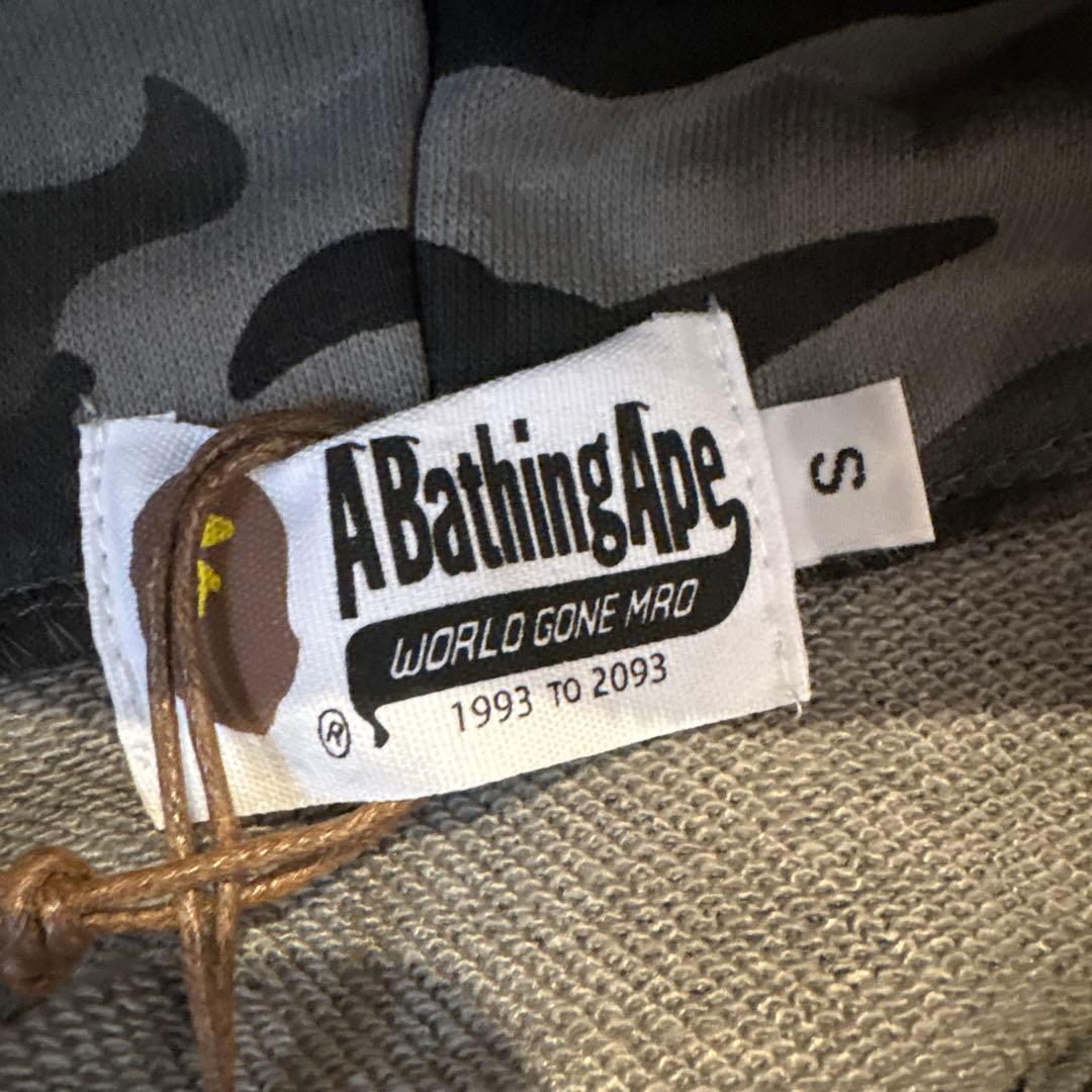 エイプBAPEシャークパーカー　Sサイズ