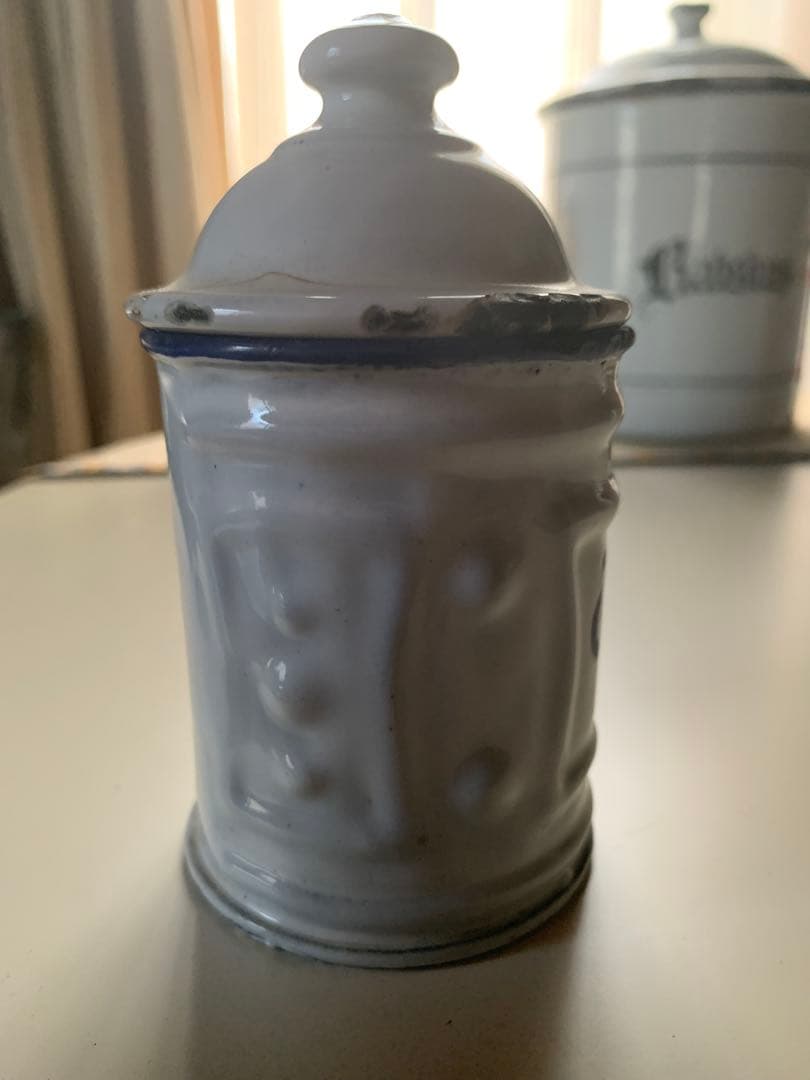 フランスアンティーク　小さなぽってり可愛いホーローのキャニスター2個セット！