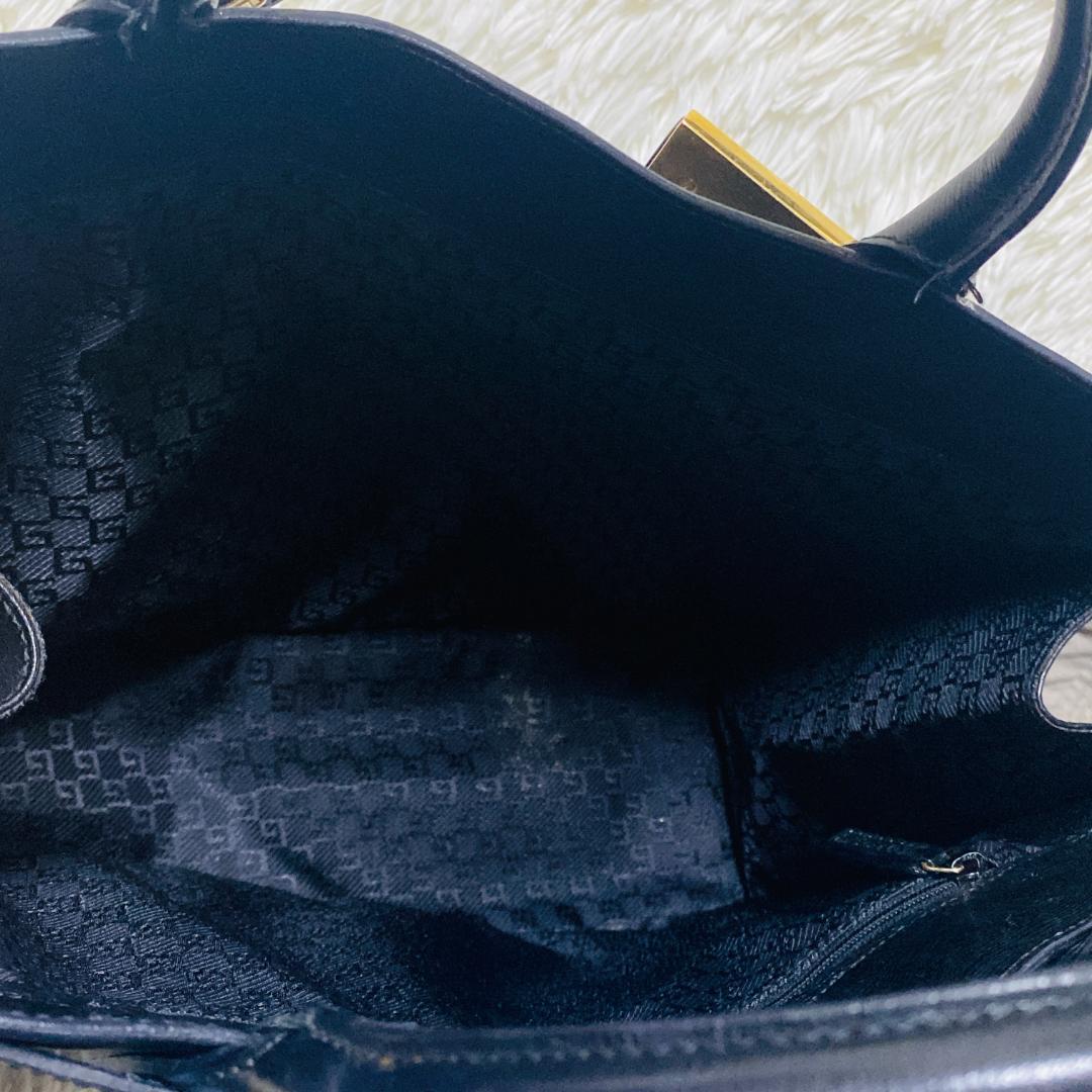 GUCCI グッチ ビジネスバッグ A4収納可 ゴールド金具 黒 レザー 自立