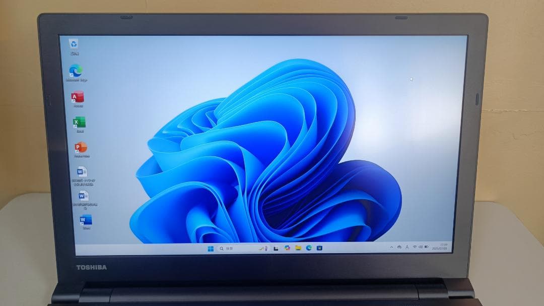 美品ノートパソコンTOSHIBA第五世代Corei5 SSD256Gメモリ16G