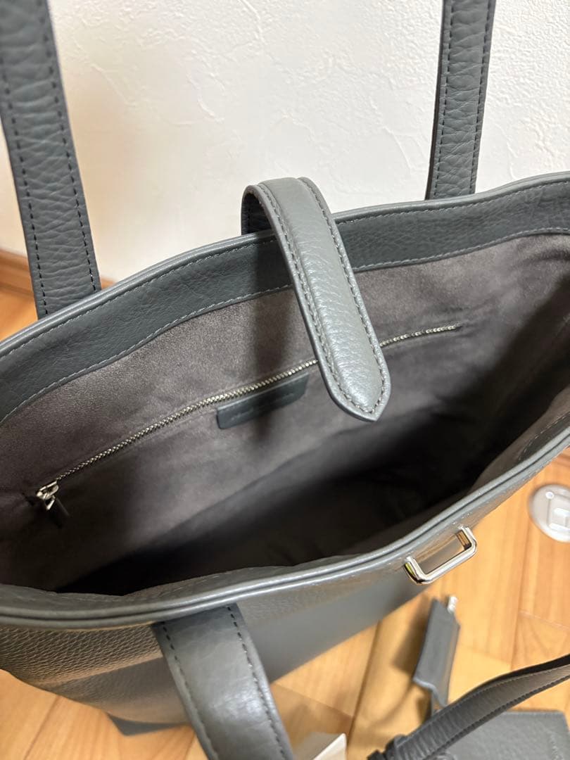 ペッレモルビダ チャコールグレー スリムレザートートバッグ 未使用 MB069