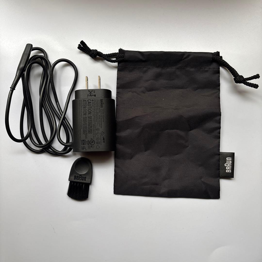 ブラウンシリーズ8 メンズシェーバー本体　洗浄器付き　ドイツ製