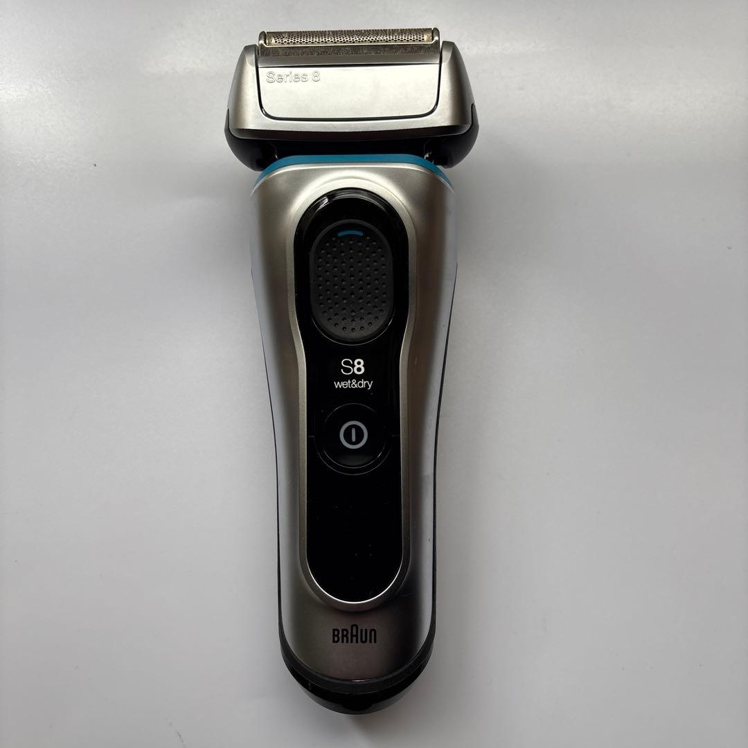 ブラウンシリーズ8 メンズシェーバー本体　洗浄器付き　ドイツ製