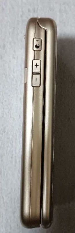 【動作品】富士通 docomoらくらくホン 4G対応 F-02J ゴールド