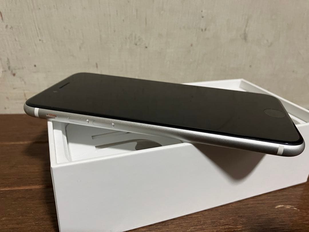 【 早い者勝ち！】 128GB ✧ 美品 iPhone SE2 SIMフリー