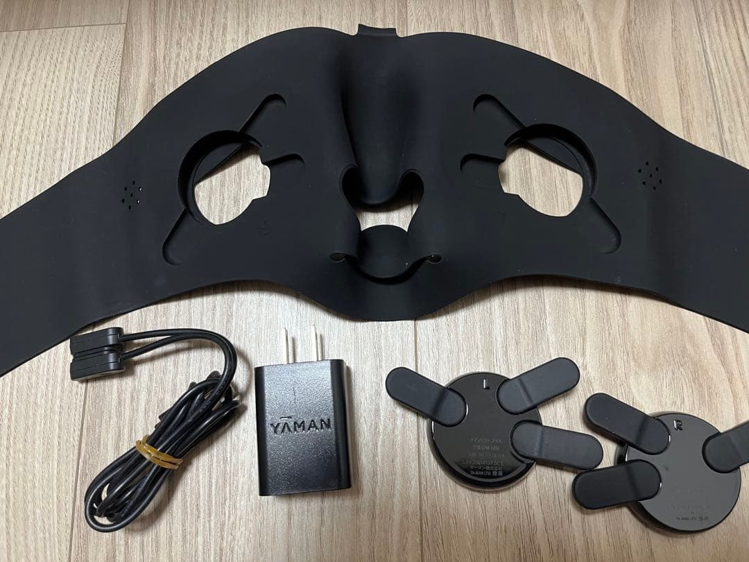 ウェアラブルEMS美顔器　メディリフトプラス