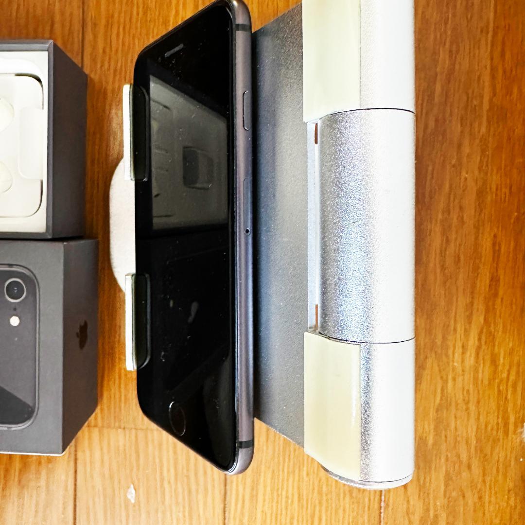 美品! iPhone 8 スペースグレー SIMフリー 64 MQ782J/A