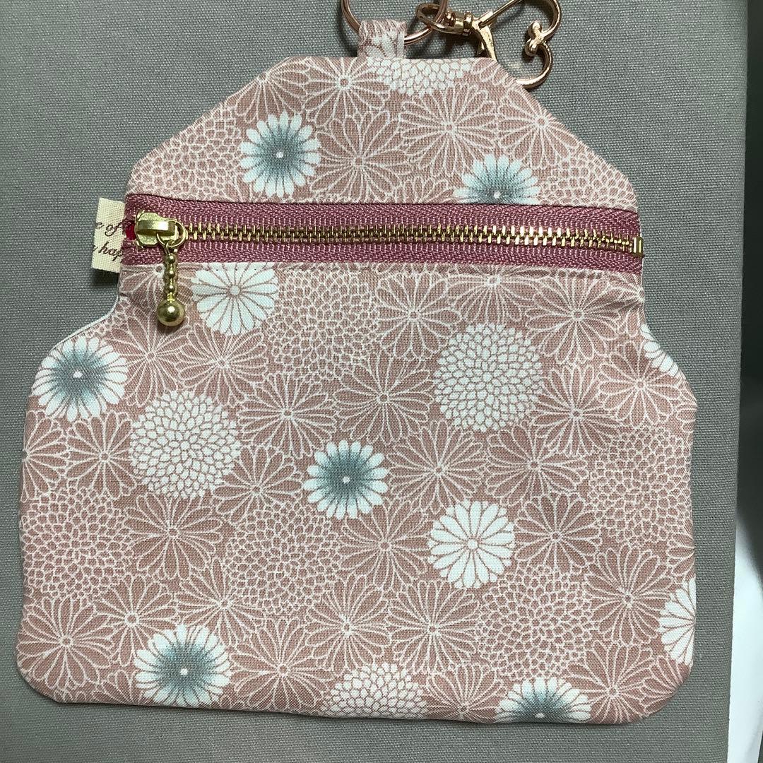 ハンドメイド　フラットポーチ　マスコットポーチ　パネル生地　ポメラニアン