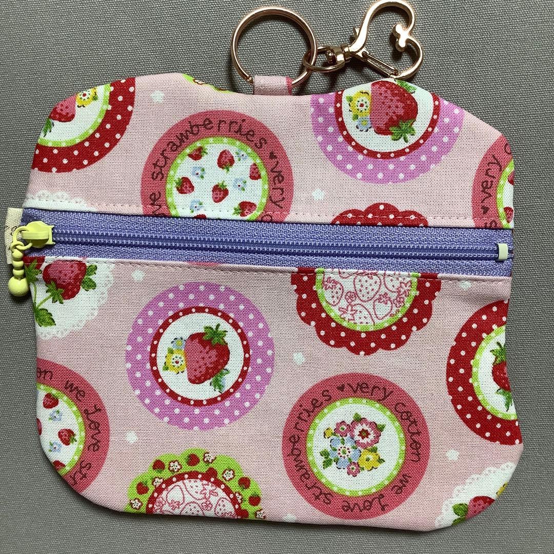 ハンドメイド　フラットポーチ　マスコットポーチ　パネル生地　ポメラニアン