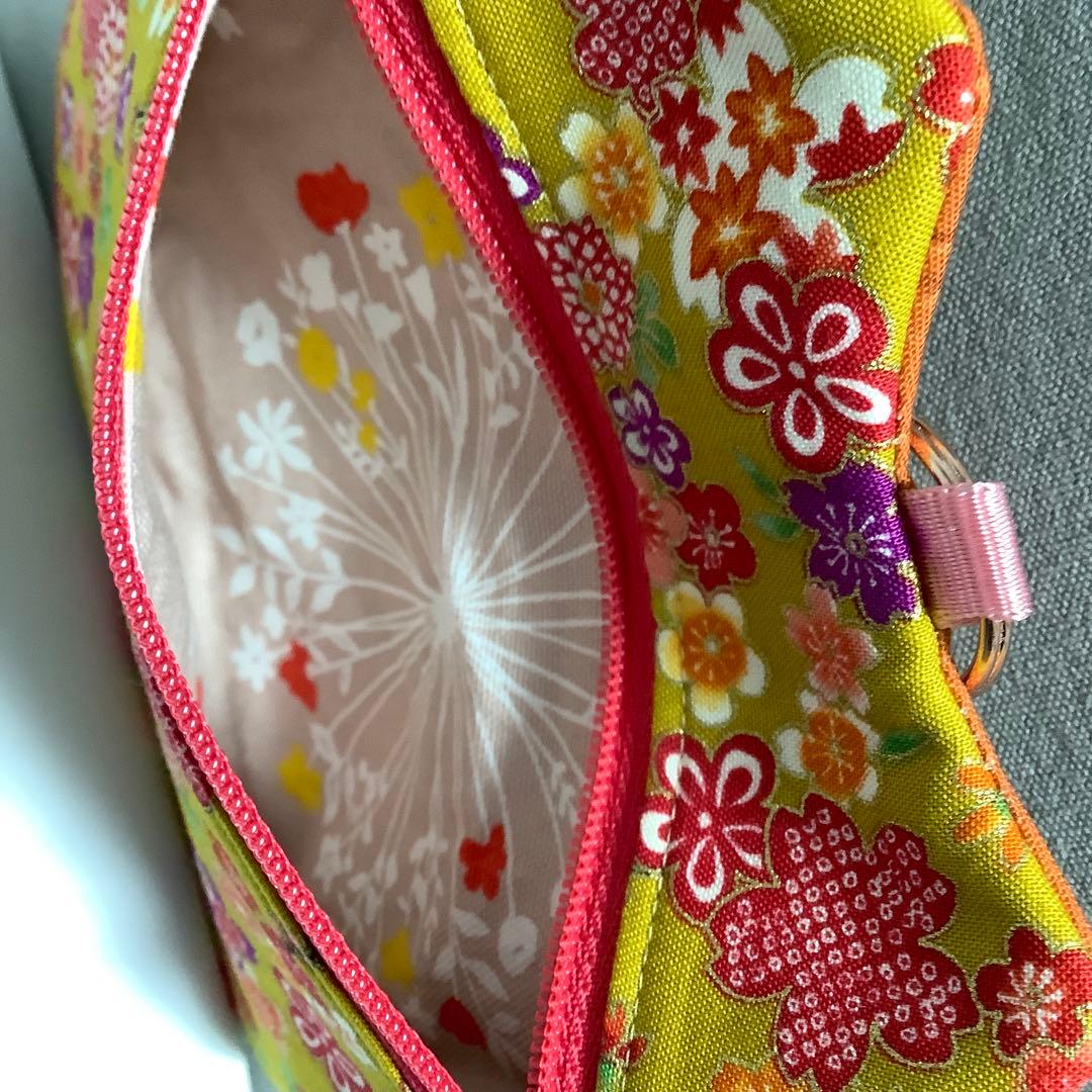 ハンドメイド　フラットポーチ　マスコットポーチ　パネル生地　ポメラニアン