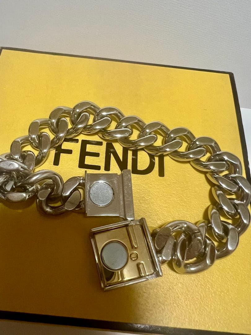 【美品】【最終値下げ】FENDI FF ロゴ　ブレスレット　シルバー　Lサイズ