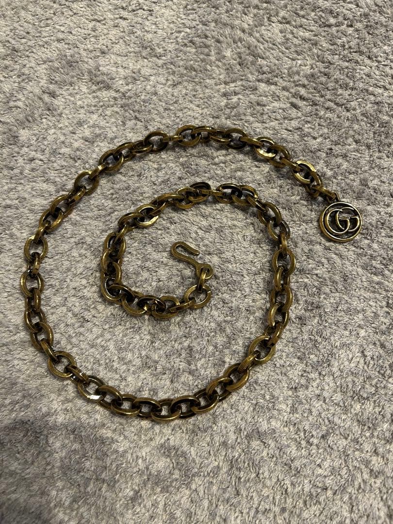 GUCCI ロゴチャーム付き金属チェーンベルト