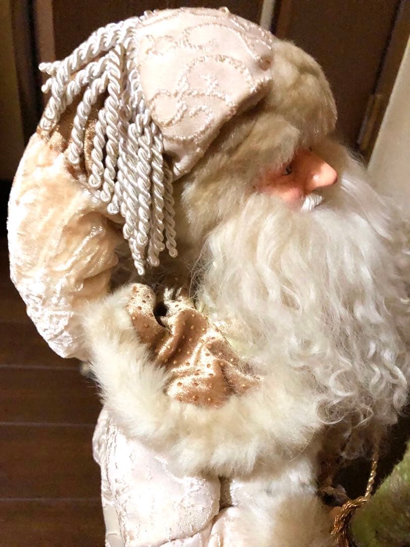 【アンティーク調】刺繍入り衣装&ブーツのサンタクロース人形(ベージュ色系)