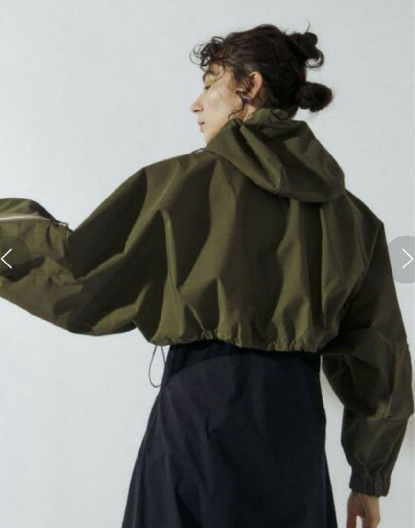 un3d オリーブ色 フード付き クロップドジャケット