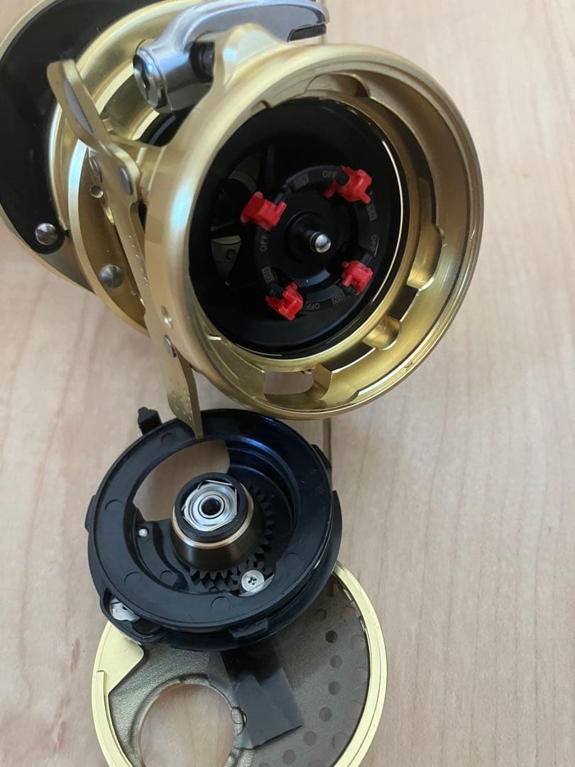 極美品　シマノ 15カルカッタコンクエスト200 ノーマル　アベイルスプール