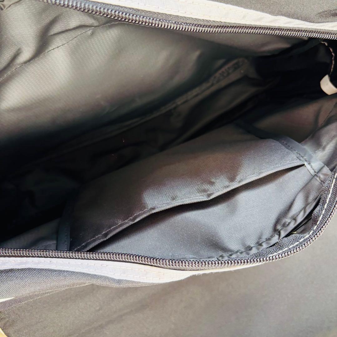 レア美品　ベネトン　メッセンジャーバッグ　FORMULA1 ヴィンテージ　黒