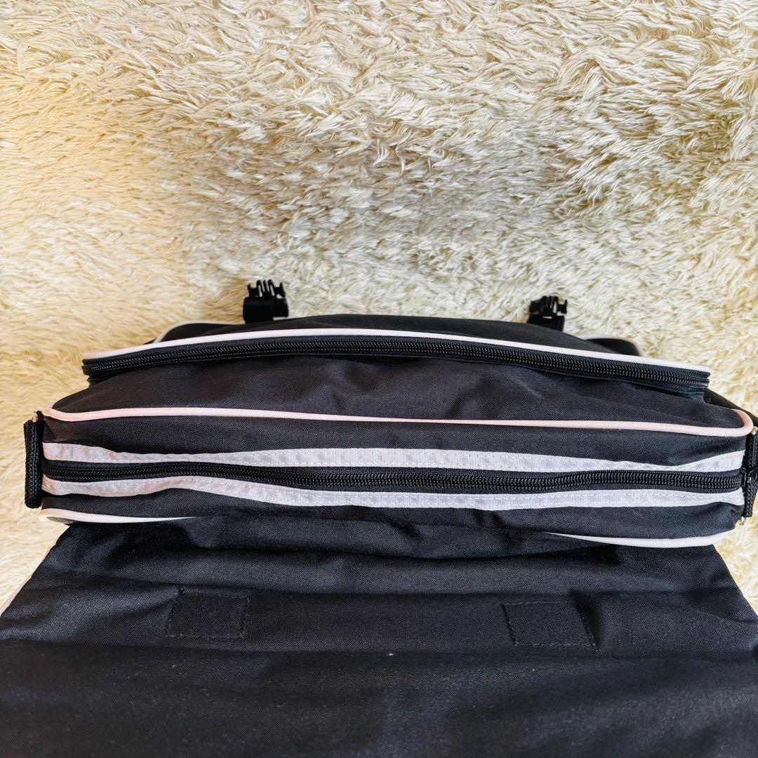 レア美品　ベネトン　メッセンジャーバッグ　FORMULA1 ヴィンテージ　黒