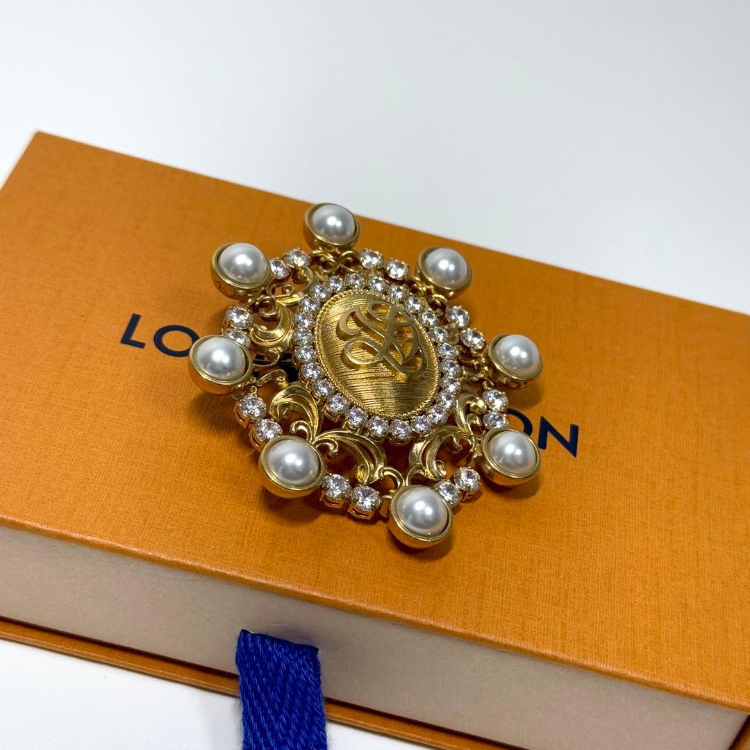 美品 ルイヴィトン LVダイナスティ ブローチ ゴールド パール 新ロゴ