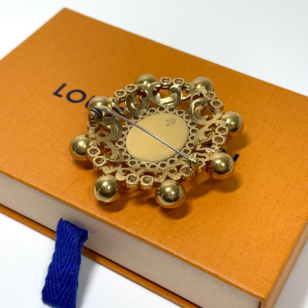 美品 ルイヴィトン LVダイナスティ ブローチ ゴールド パール 新ロゴ