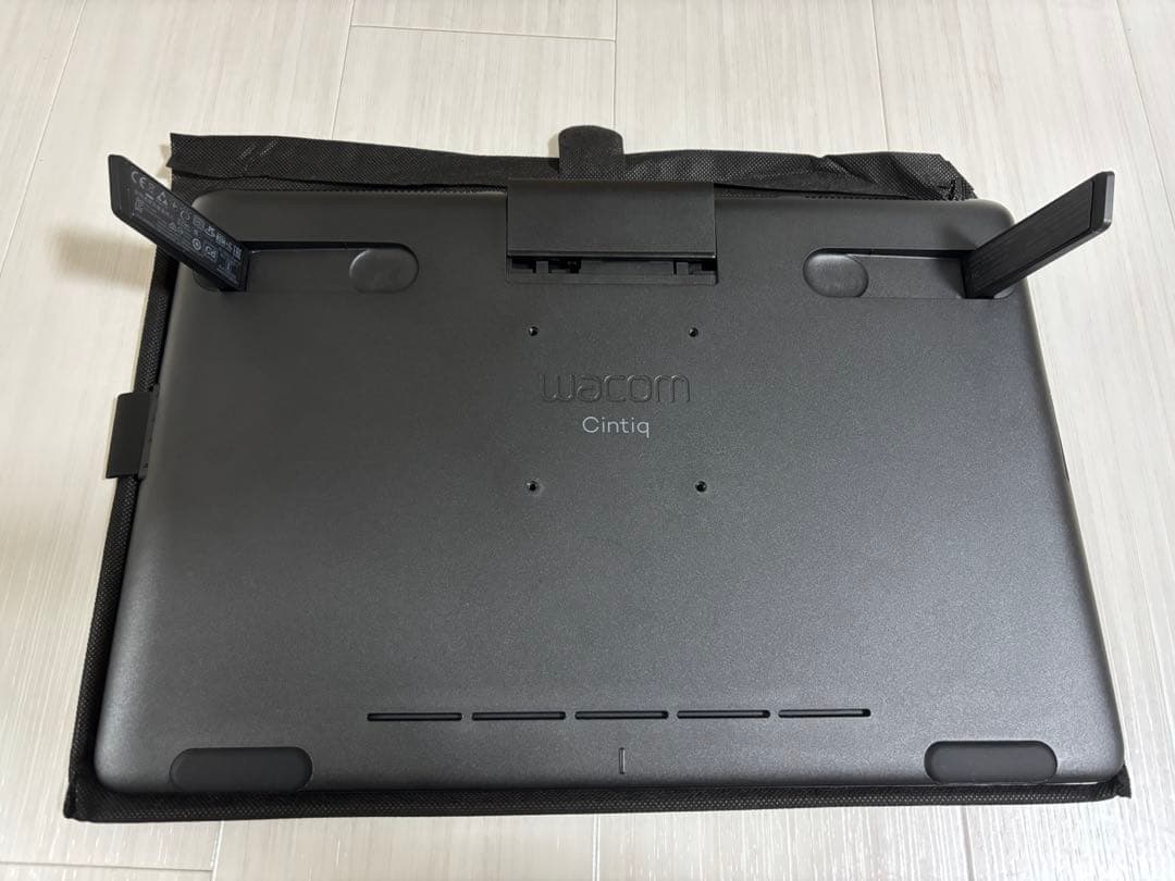 Wacom Cintiq 16 (DTK1660)　ワコム　液晶タブレット