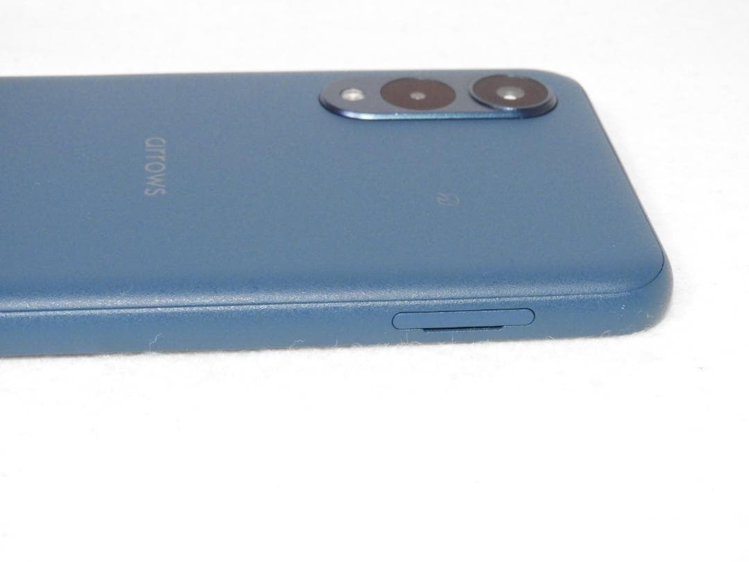 良品 FCNT arrows We2 F-52E ネイビーグリーン SIMフリー