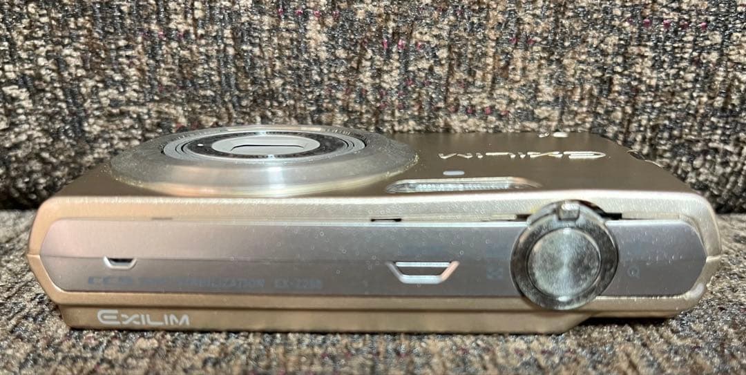 CASIO 9.1メガピクセル コンパクトカメラ