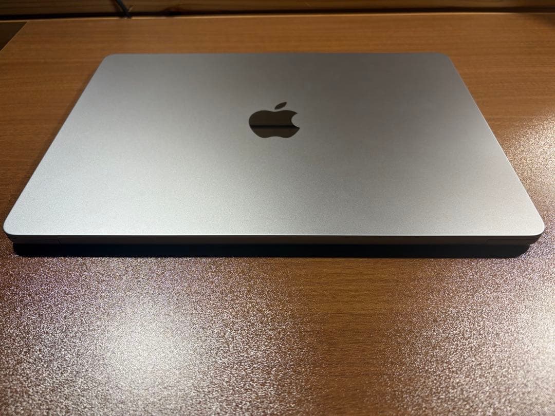 バッテリー100% MacBook air 2022 16gb スペースグレイ